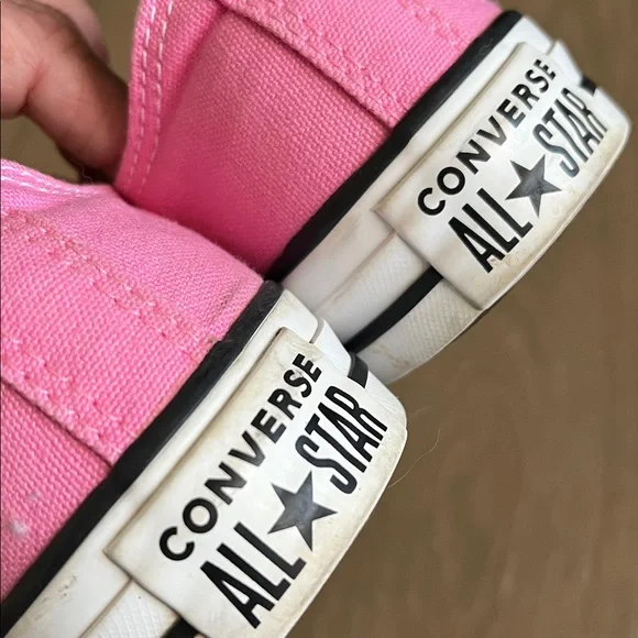 Converse Pink Canvas Sneakers size 7 women’s - Picture 3 of 8